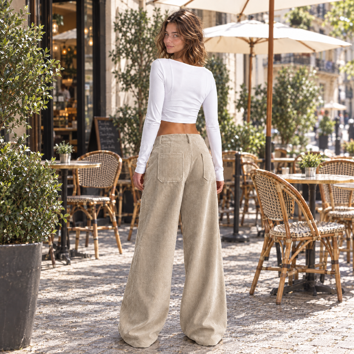 Amélia - Pantalón Ancho, terraza de bar